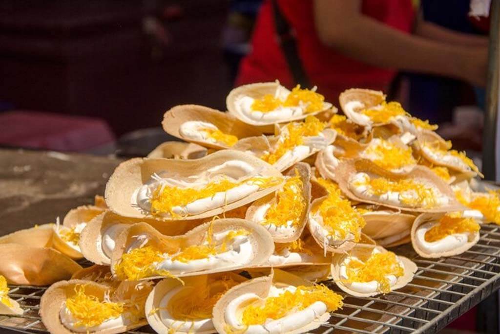 bangkok street food -Khanon Bueang