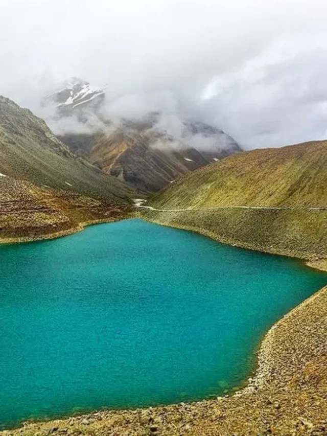 5 Magical Colour-Changing Lakes in India